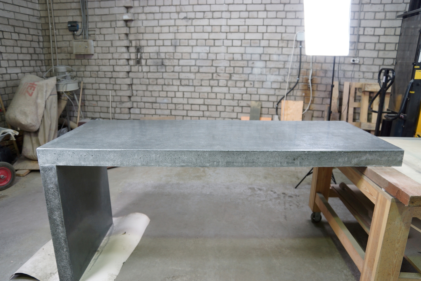 LOFT-стол из архитектурного бетона
